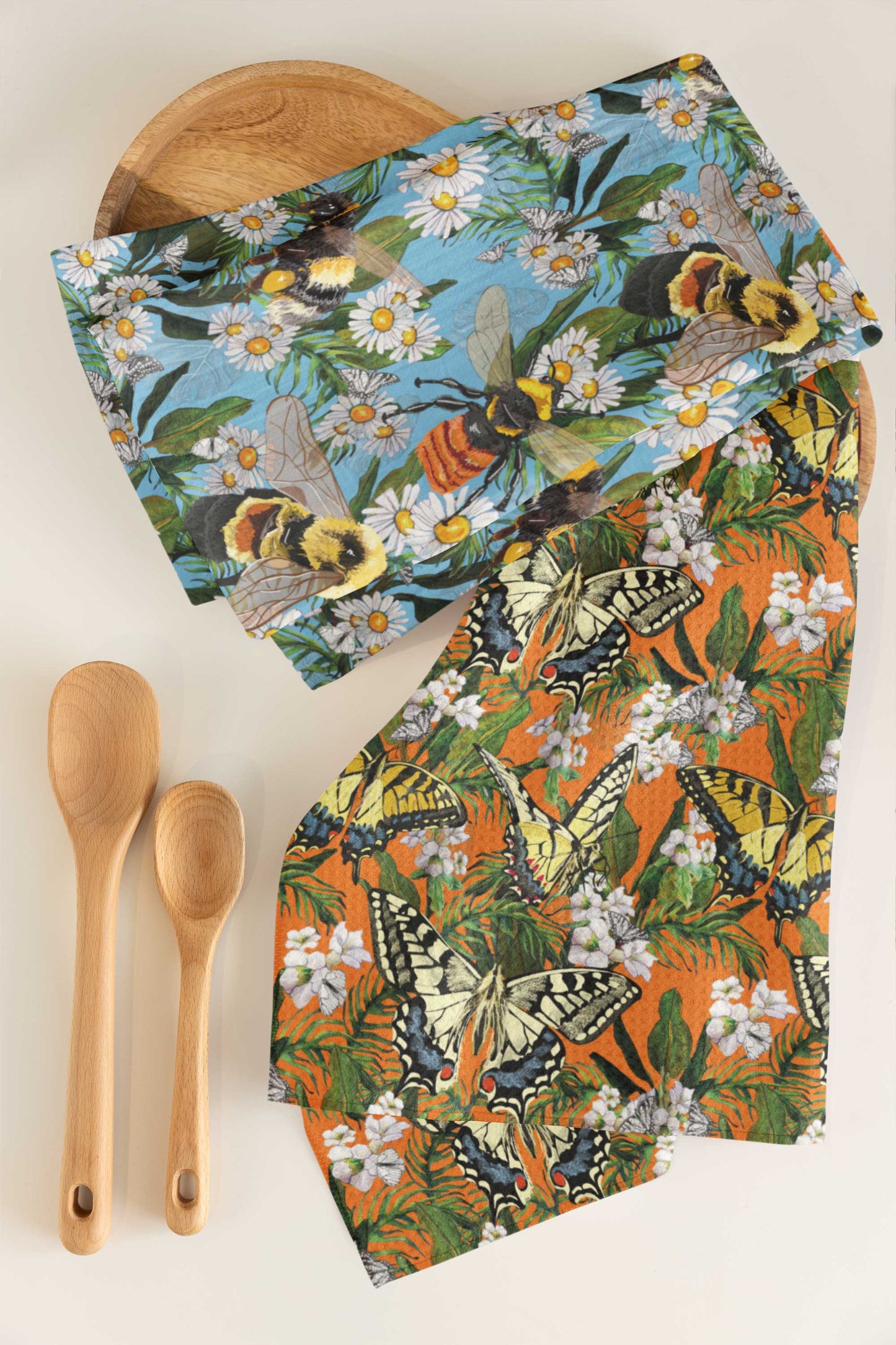 Swooping swallowtail Tea Towel